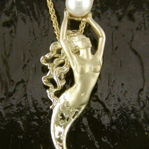MERMAID PENDANT WITH PEARL