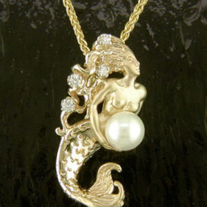 MERMAID PENDANT CURLING STYLE AROUND PEARL & DIAMONDS